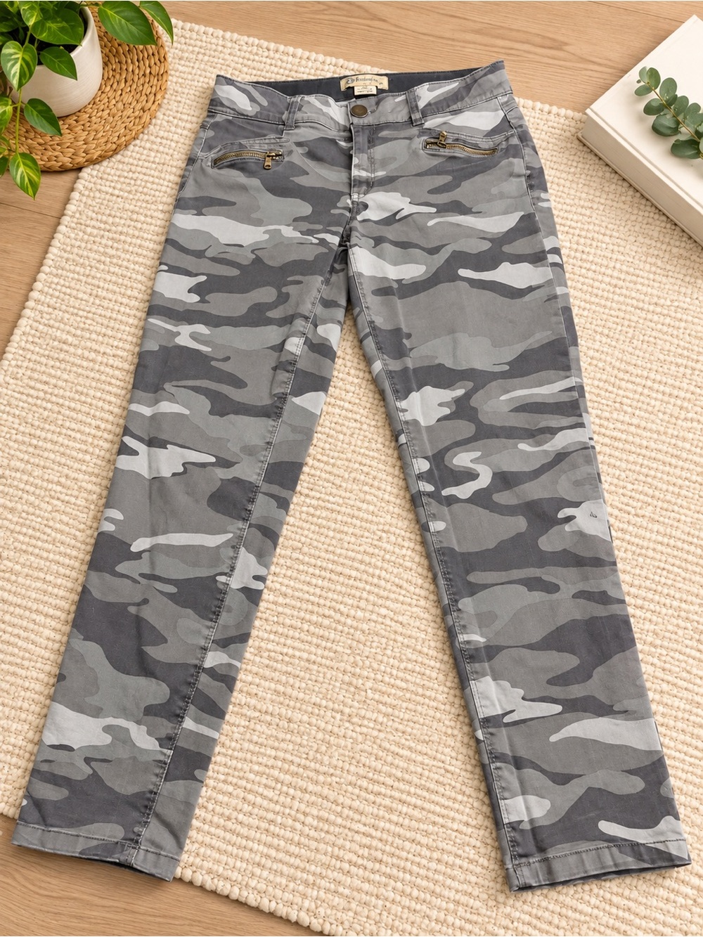 Camo Print Women's Slim Jeans - Gray